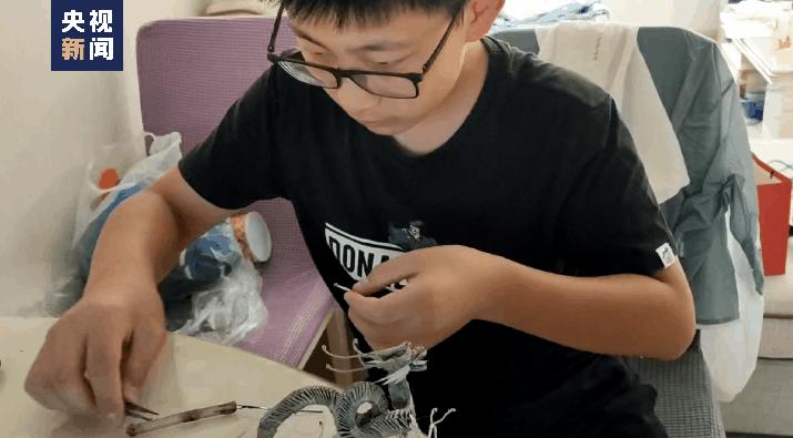 DƬ